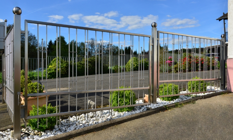 advantages of mild steel gates